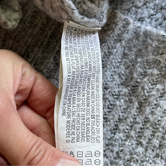 Forever21 Small Gray Women’s cowl / turtleneck Knit Sweater - Picture 5 of 5